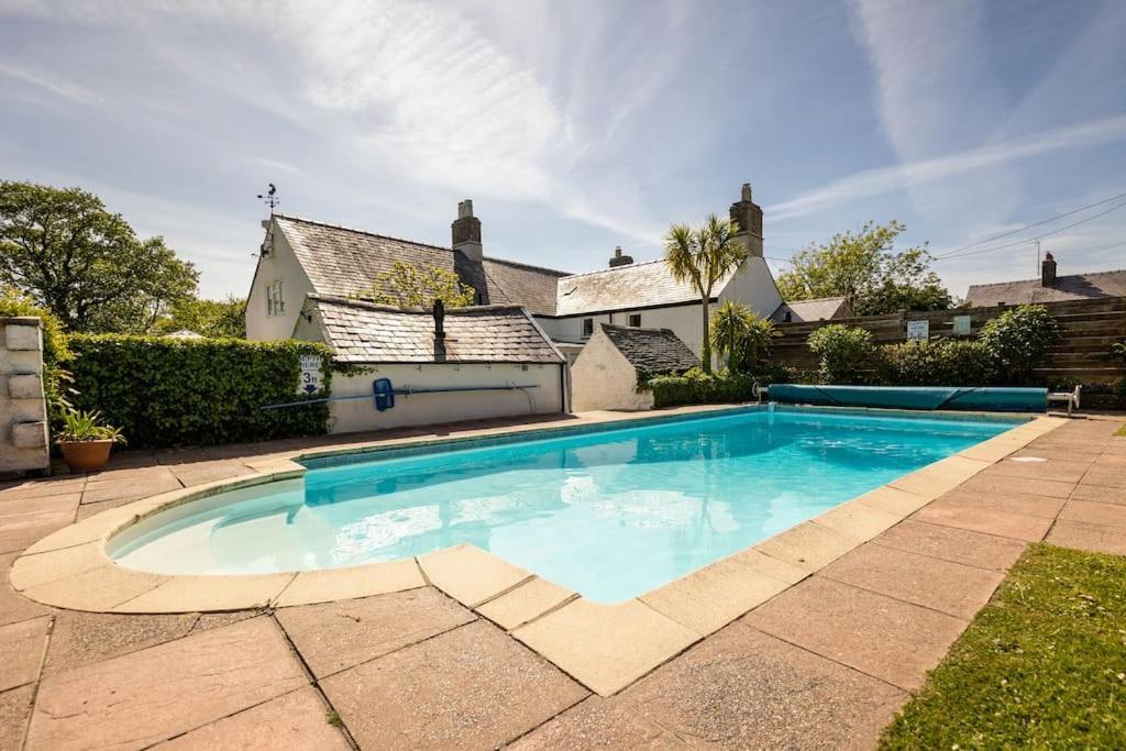 Villa Plas Newydd With Swimming Pool, Fire Pit, And Log Fires Rhiw Exterior foto