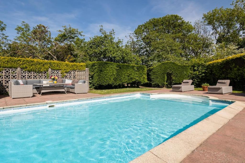 Villa Plas Newydd With Swimming Pool, Fire Pit, And Log Fires Rhiw Exterior foto