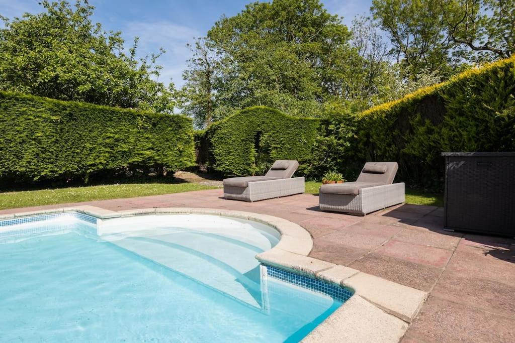 Villa Plas Newydd With Swimming Pool, Fire Pit, And Log Fires Rhiw Exterior foto