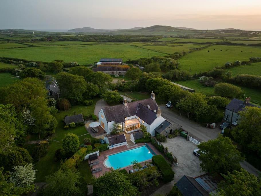 Villa Plas Newydd With Swimming Pool, Fire Pit, And Log Fires Rhiw Exterior foto